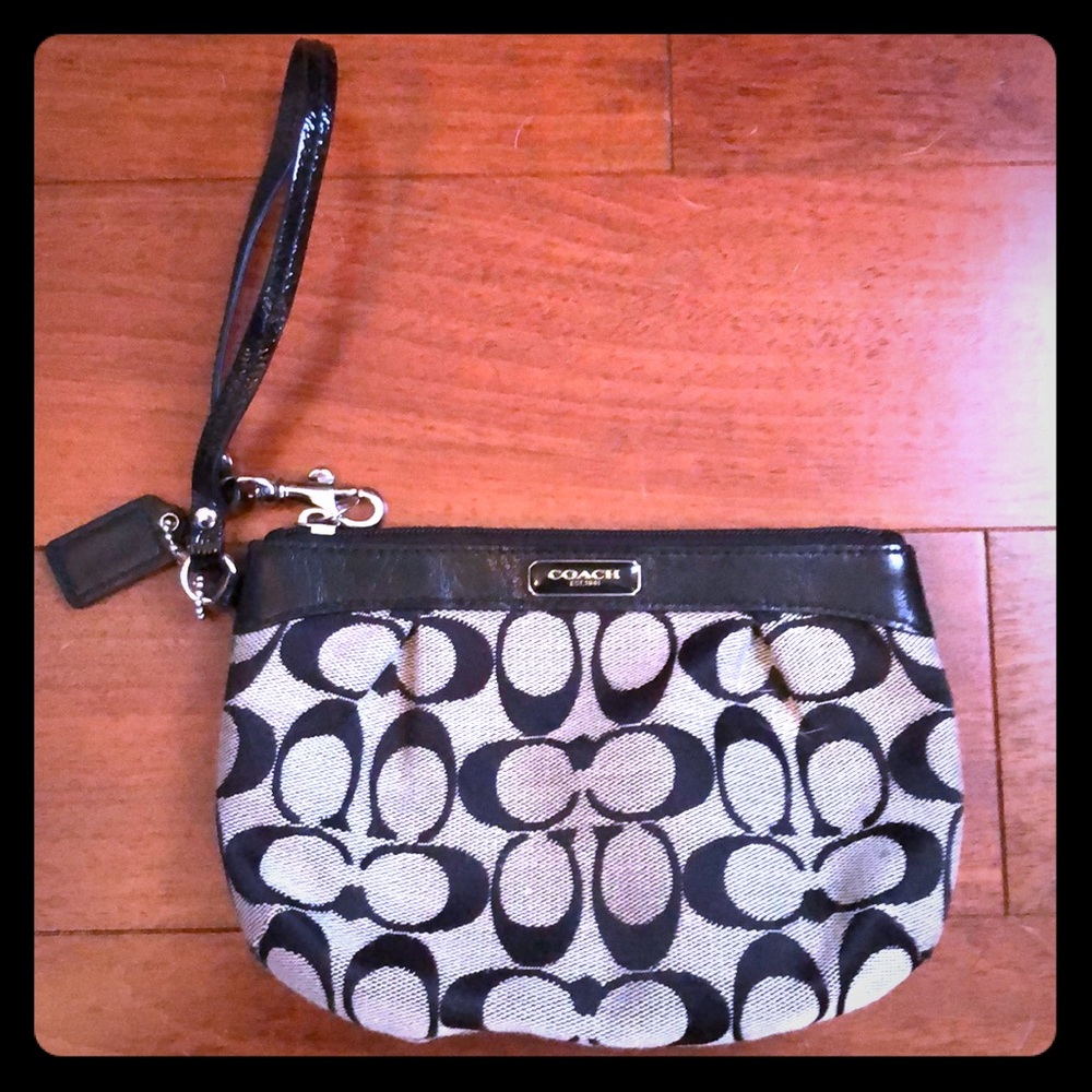 Coach wristlet excellent condition